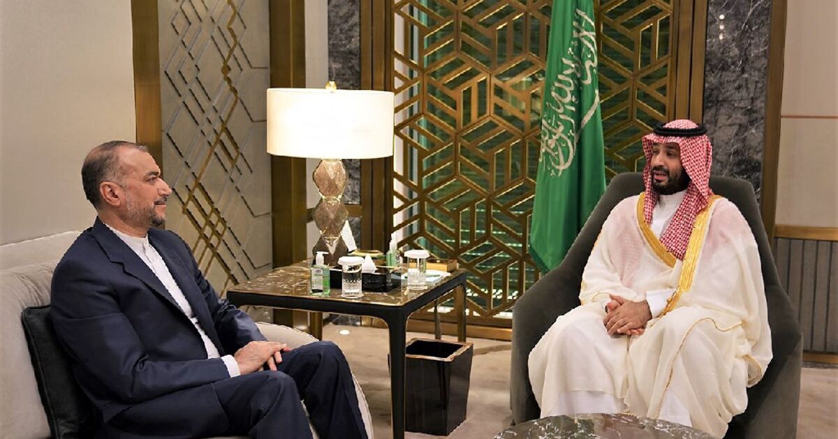 Iran top diplomat meets Saudi de facto ruler