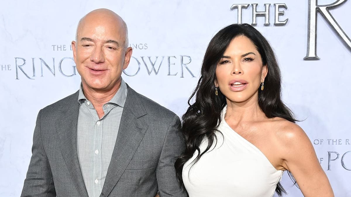 Jeff Bezos' fiancee Lauren Sanchez sizzles in ab-baring look for engagement party