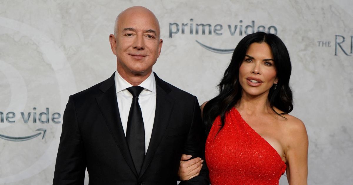 Jeff Bezos reportedly buys $68 million home in Miami's "billionaire bunker." Tom Brady and Ivanka Trump will be his neighbors.