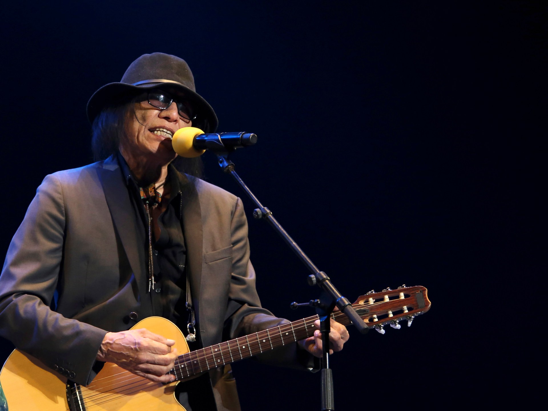 Singer and songwriter Sixto Rodriguez dies at 81