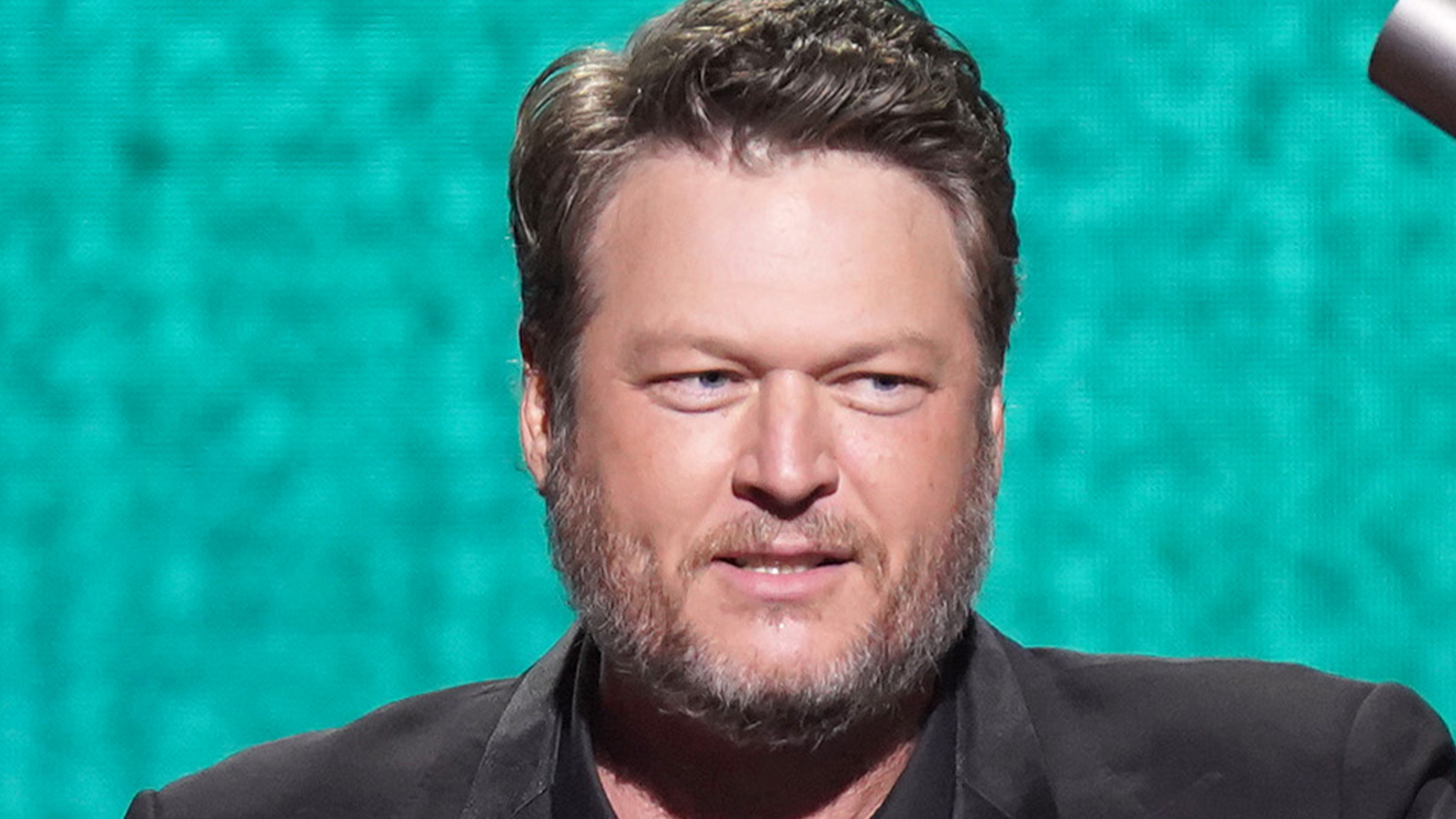 Blake Shelton promotes major career news away from The Voice