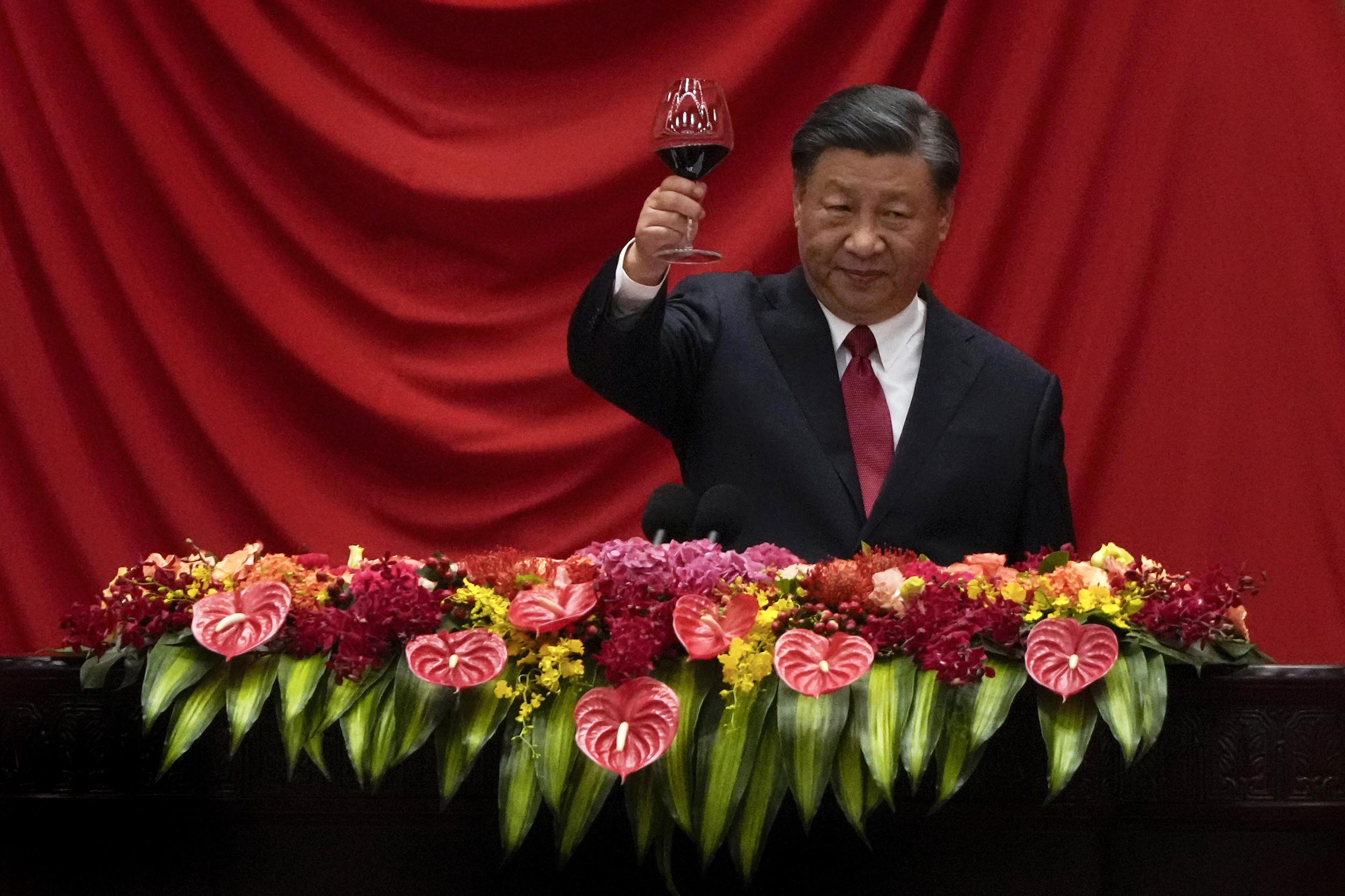 Xi Jinping raising a glass