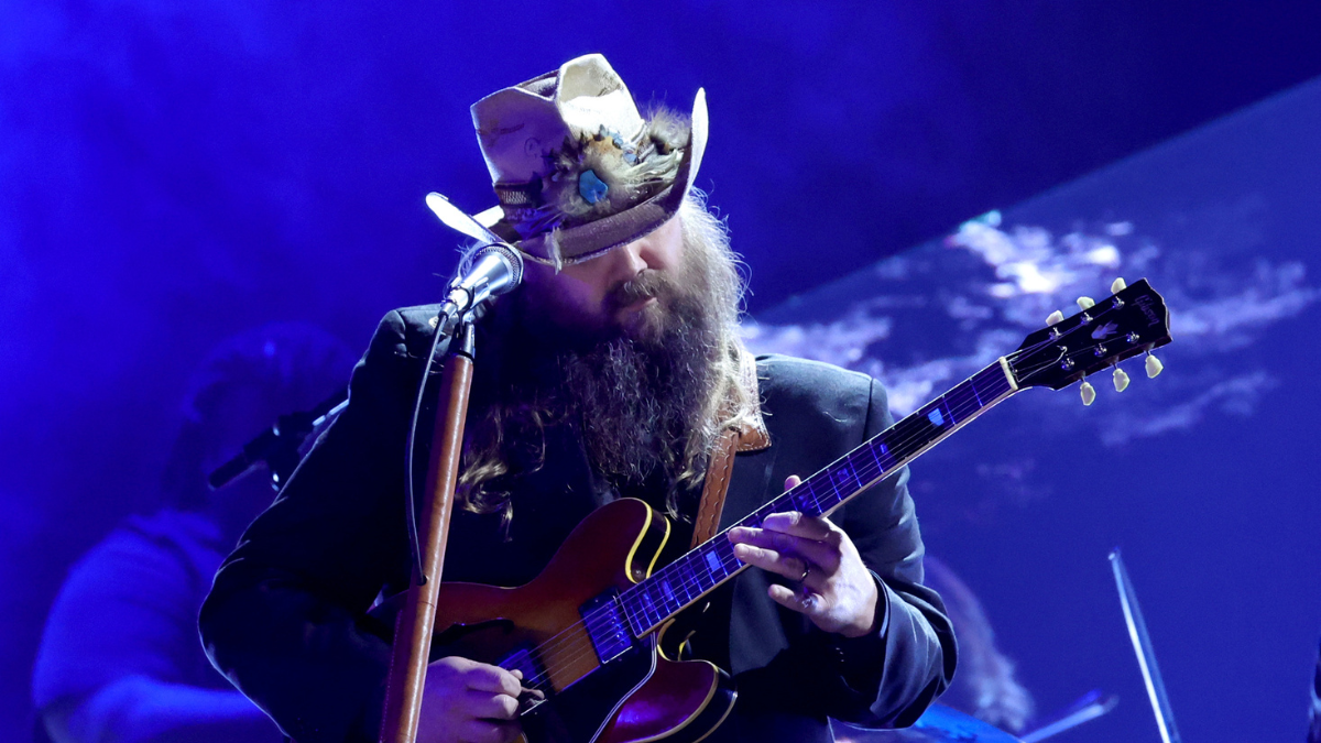Chris Stapleton Unveils Soulful Ballad 'It Takes A Woman' After Announcing Doctor-Ordered Vocal Rest | Buckeye Country 105.5