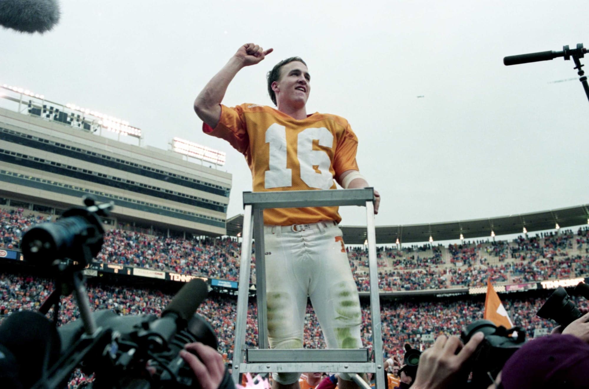 Tennessee football: Top 10 passing leaders in Vols history