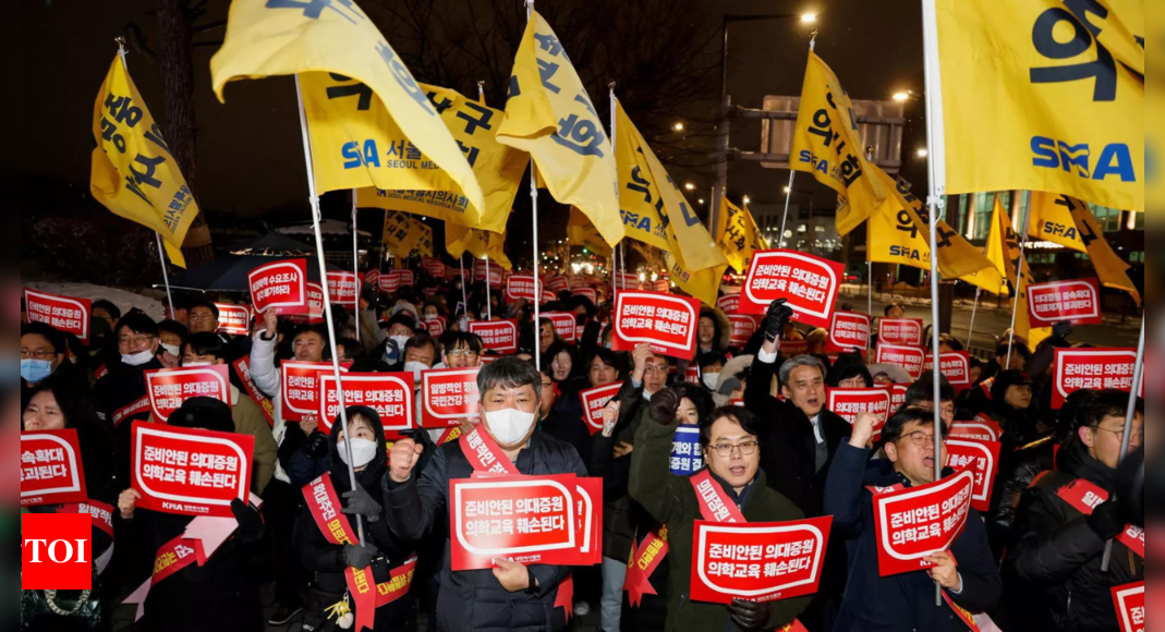 South Korean hospitals extend working hours to tackle doctors' protest | World News - Times of India