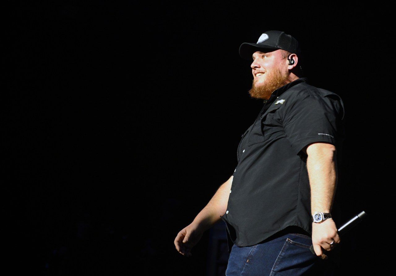 Country star Luke Combs roasts Carolina Panthers for trading star players