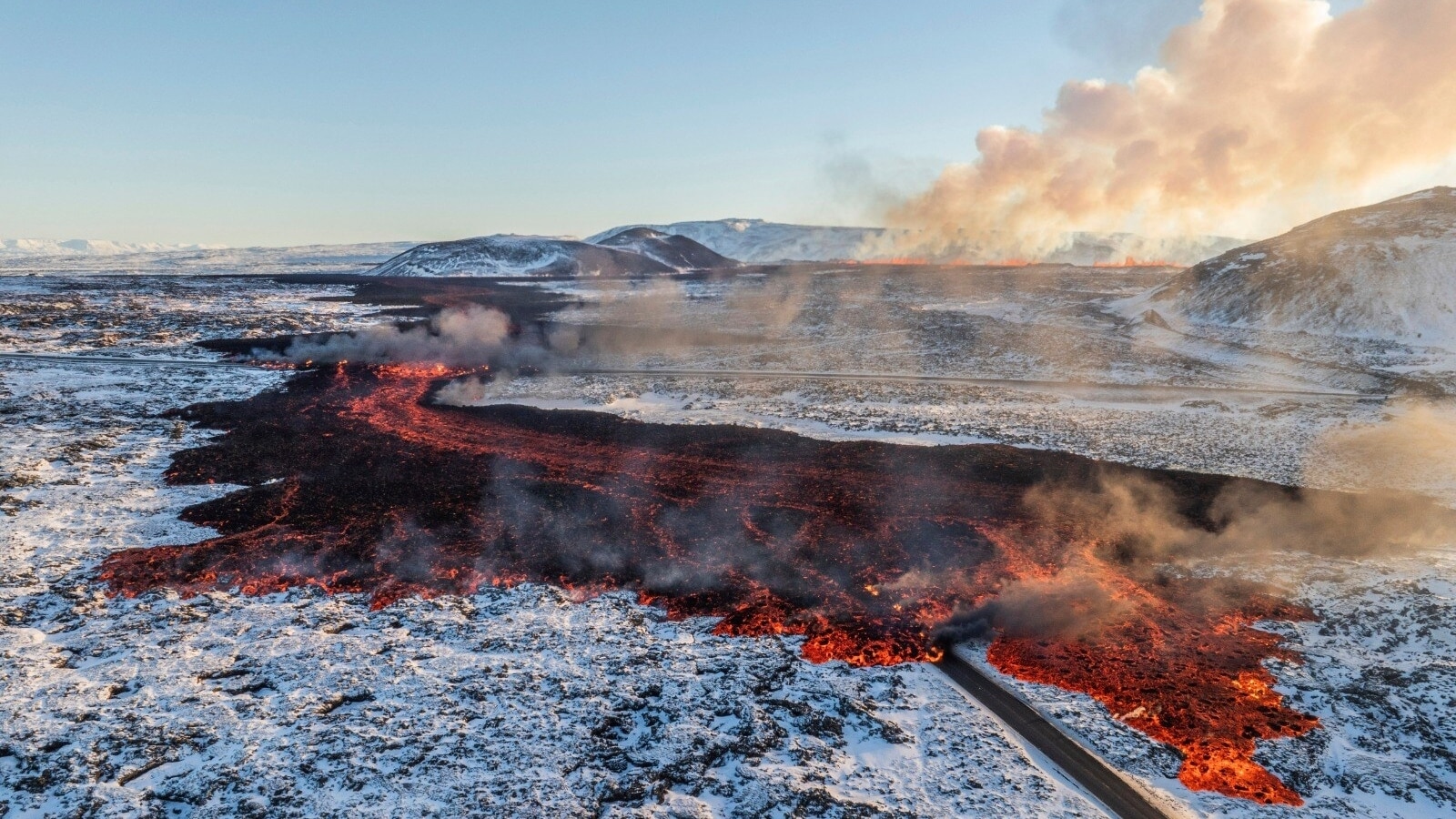 Iceland volcano erupts again, no flight disruptions