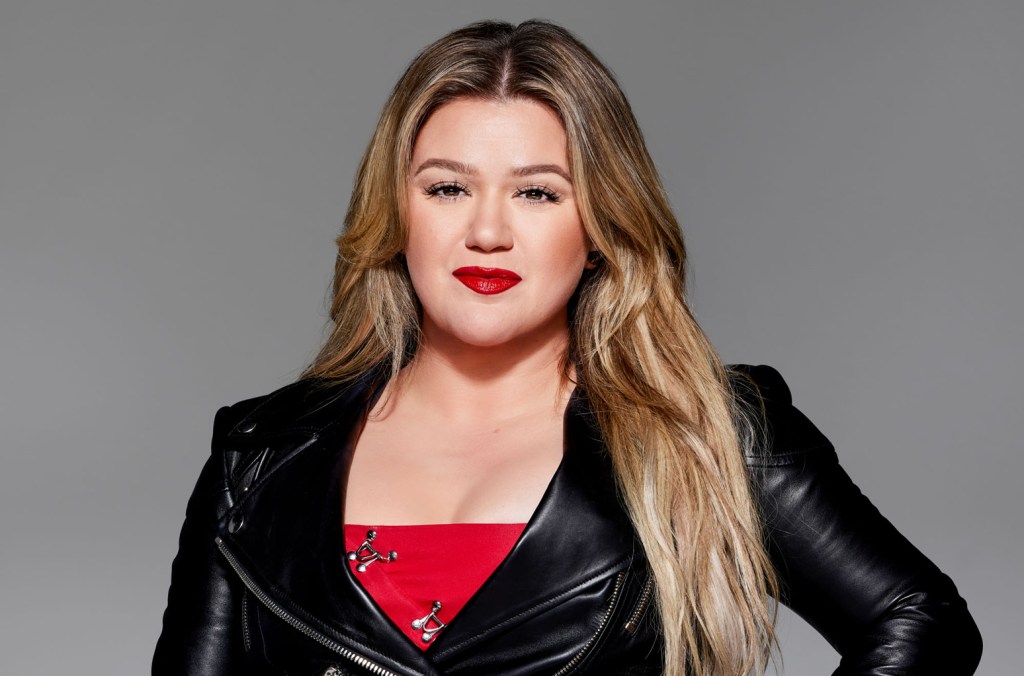 Kelly Clarkson Channels Her Country Roots With Chris Stapleton ‘White Horse’ Cover