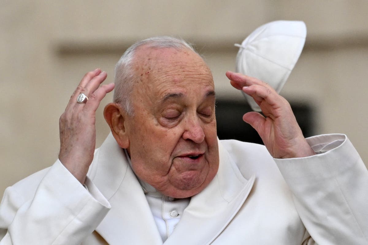 Pope backtracks on Ukraine ‘white flag’ comments